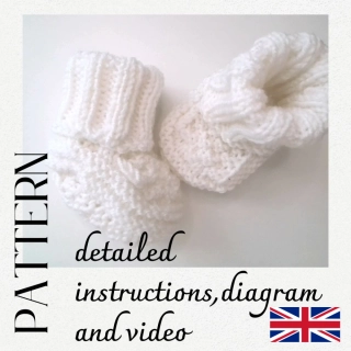 Knitted baby booties for INFANTS AND TODDLERS